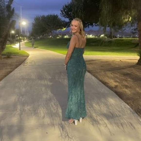 WINDSOR Sparkly Beautiful Dress 👗 - Picture 2 of 9